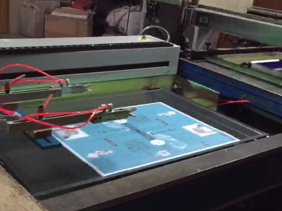 絲網(wǎng)印刷自動(dòng)夾紙局部UV生產(chǎn)線(xiàn)